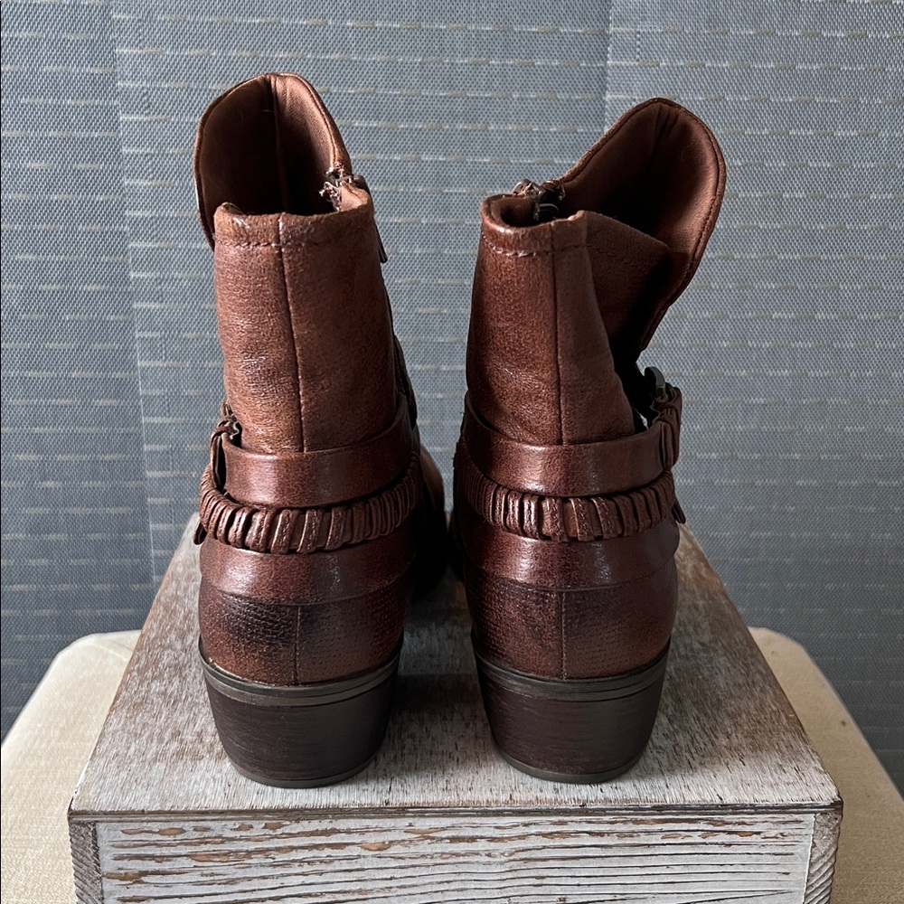 BareTraps Minay Ankle Boots - Picture 4 of 9